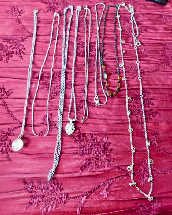 lot 62 image: 8 necklaces a couple with pendants