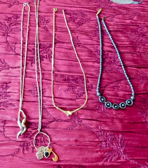 lot 63 image: 4 necklaces a couple with pendants
