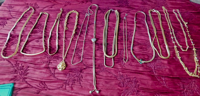 lot 68 image: 11 necklaces a couple with pendants