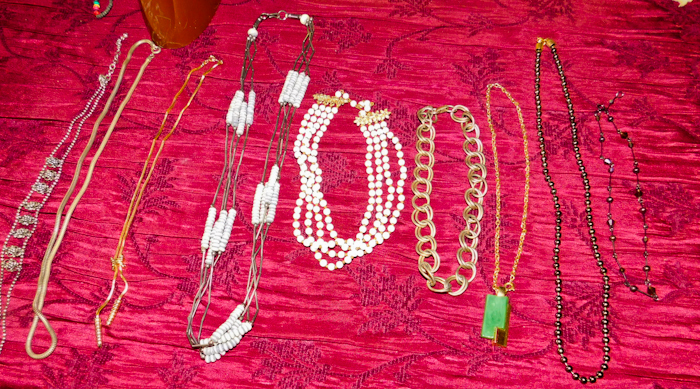 lot 72 image: 9 costume jewelry necklaces