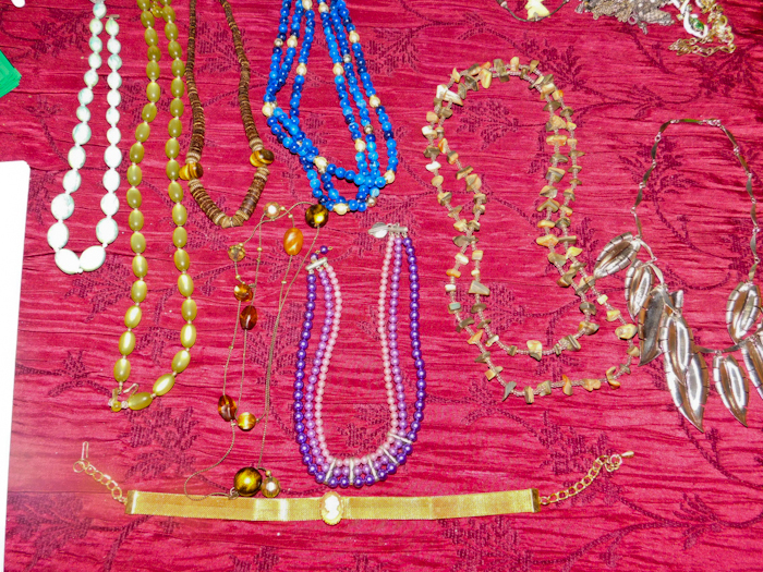 lot 81 image: 8 necklaces costume jewelry mostly beaded