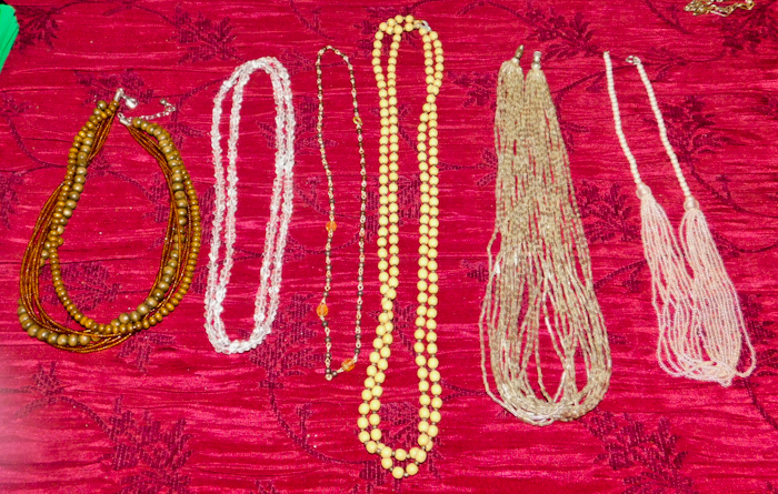 lot 83 image: 6 necklaces costume jewelry mostly beaded