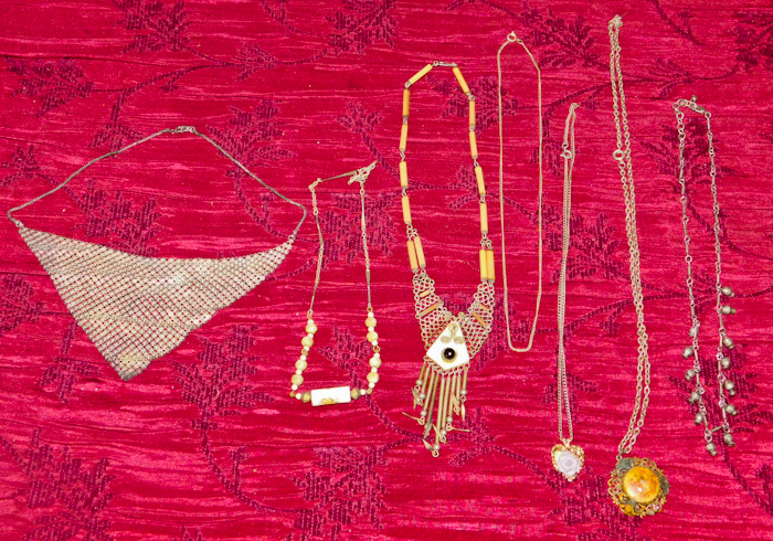 lot 88 image: 7 costume jewelry necklaces