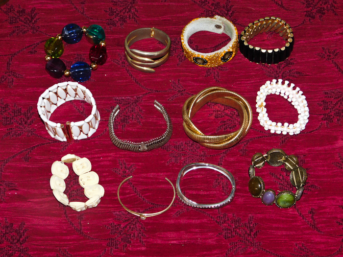 lot 89 image: 12 costume jewelry bracelets