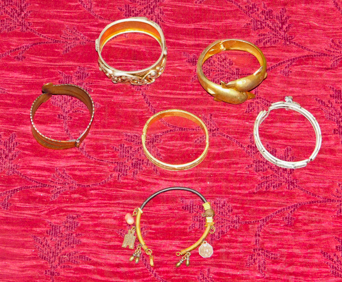 lot 90 image: 6 costume jewelry bracelets