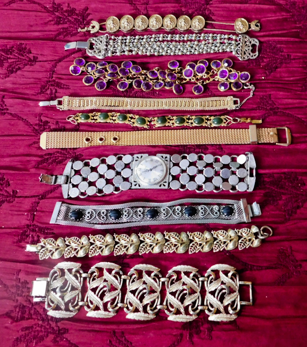 lot 92 image: 10 costume jewelry bracelets