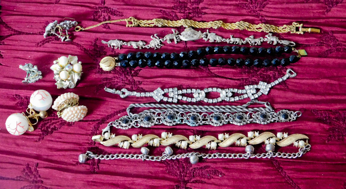 lot 94 image: 8 costume jewelry bracelets and 5 pair of earrings