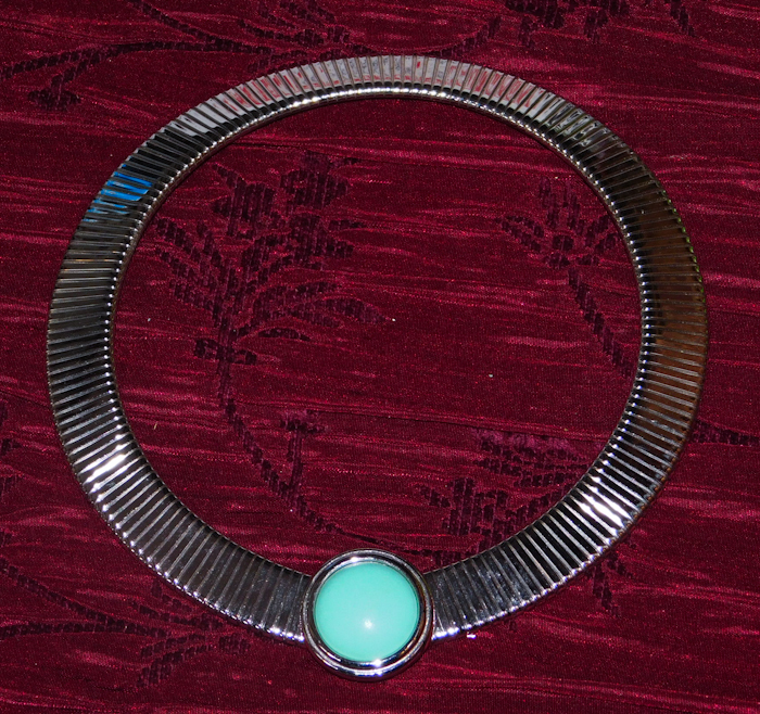 lot 96 image: very nice vintage Monet silvertone flex Omega choker with turquoise center