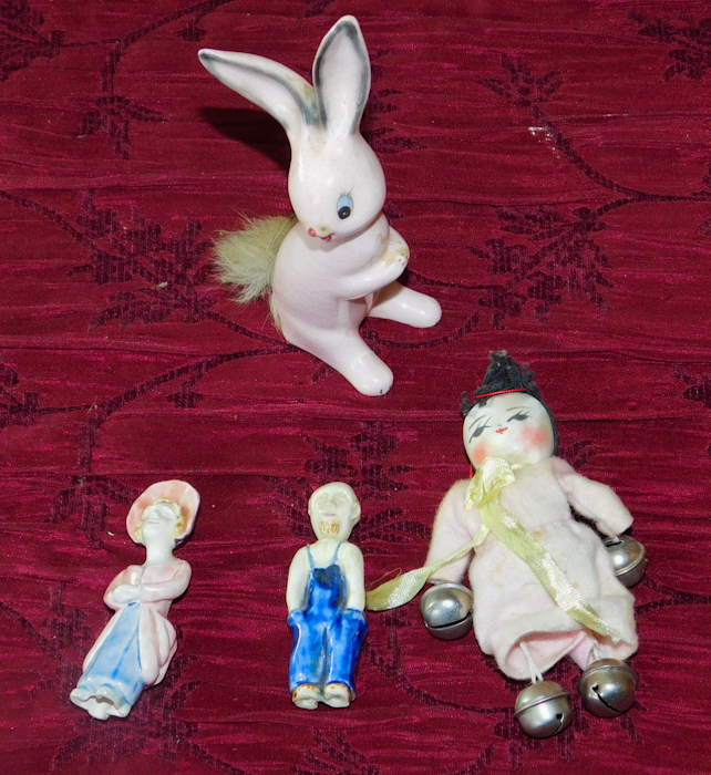 lot 113 image: 4 antique doll and bunny items