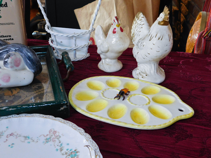 lot 116 image: vintage kitchen decorative collectible items