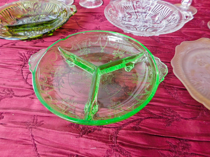 lot 125 image: vintage collectible serving items glass clear and colored