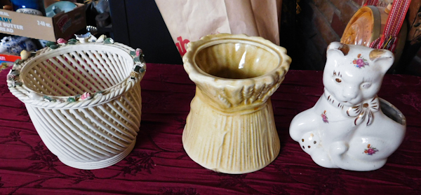 lot 129 image: ceramic planter decorative items