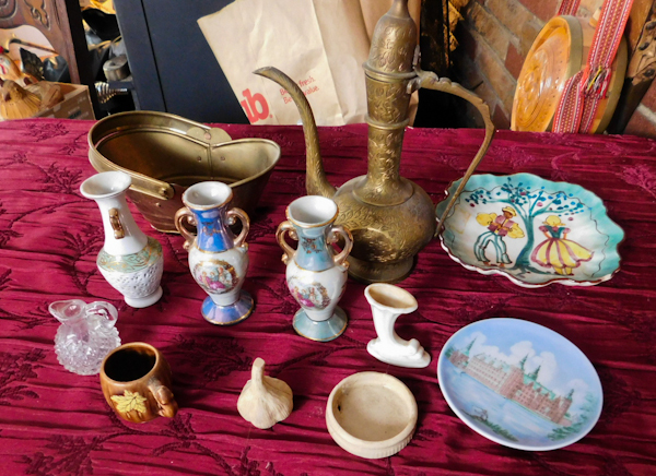 lot 132 image: lot of decorative ceramic and metal items B&G plate