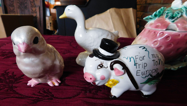 lot 134 image: farm geese and rooster items