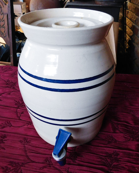 lot 140 image: 1 gallon ice water crock marshall Pottery Texas