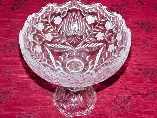 lot 142 image: crystal stemware candy dish