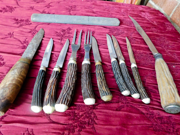lot 155 image: vintage knives made with antler handles
