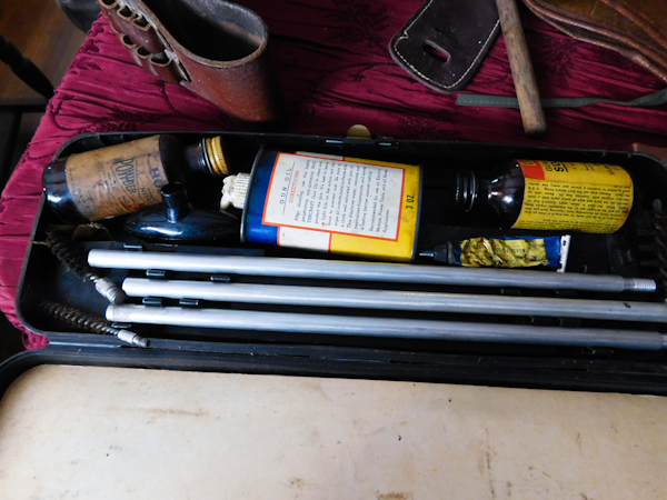 lot 292 image: Gun cleaning care and hunting items