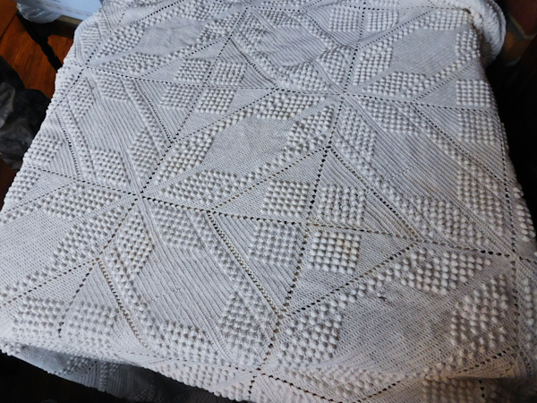 lot 166 image: white table linens