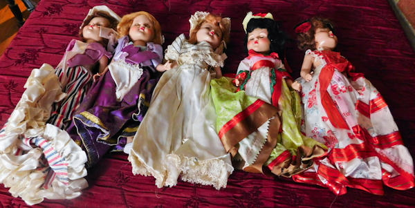 lot 168 image: 5 international dolls