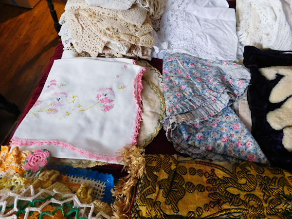 lot 173 image: large lot of linens please see all 16 photos