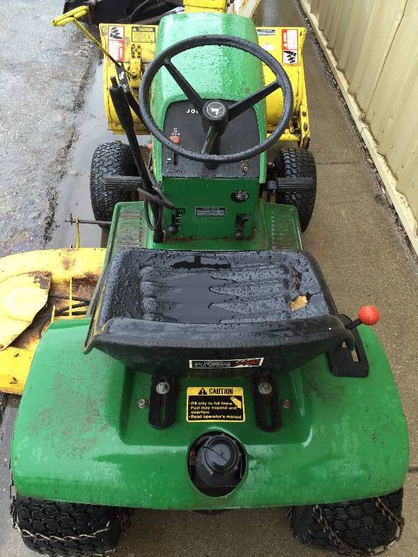 JOHN DEERE 111 RIDING LAWN MOWER
