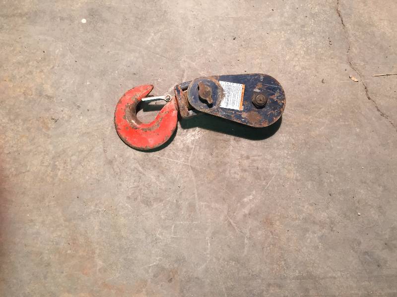 TACKLE BLOCK WITH PULLEY