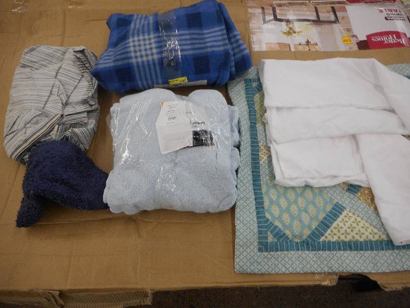 BEDDING LOT