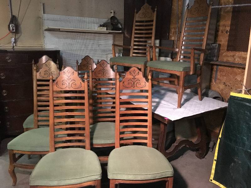 Set of Eight Ladder Back Dinning Chairs