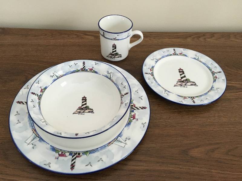 Main Stays Complete Dinner Setting For Eight