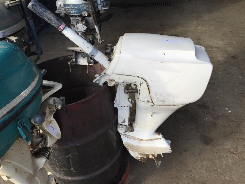 lot 4 image: 7.5 hp SEARS ROEBUCK AND CO. Outboard motor