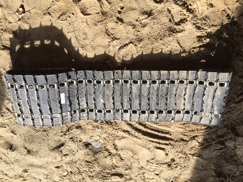 lot 13 image: Arctic cat snowmobile track 121 inch