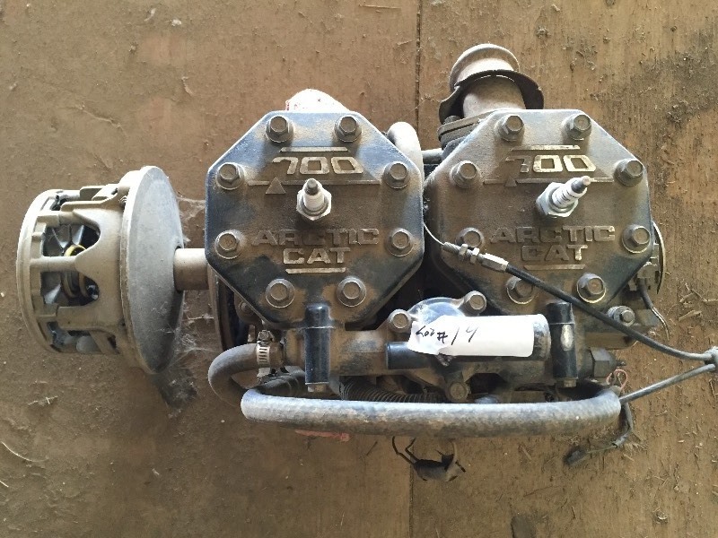 lot 14 image: 1993 Arctic cat Wildcat 700 twin cylinder Motor