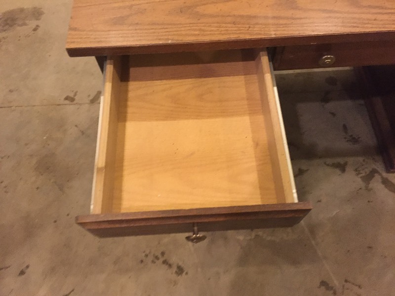 lot 29 image: Desk