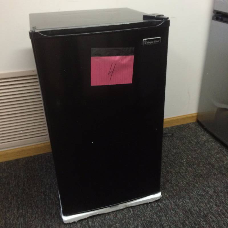 Magic Chef 3.5 cu. ft. Mini Refrigerator in Black New