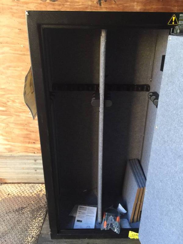 Stack On 22 Gun Safe 6 lockin points like new