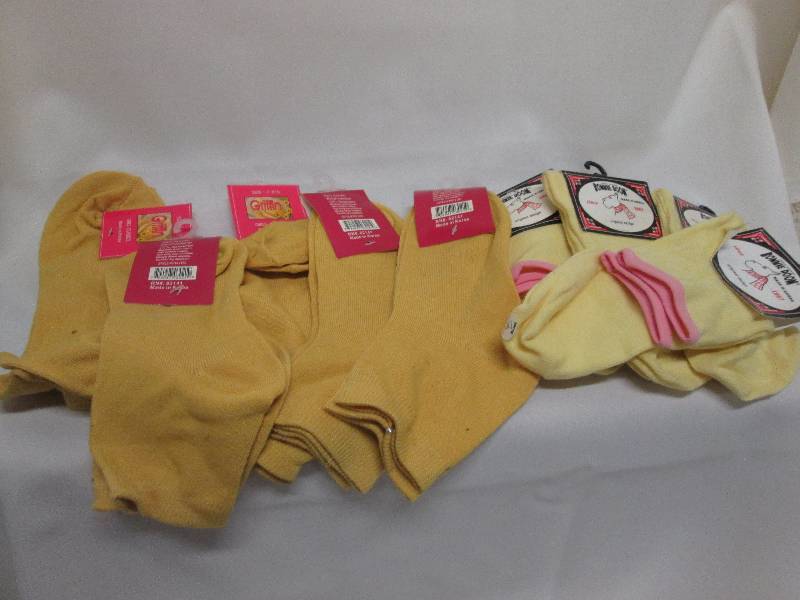 Lot of 10 gold & yellow girls socks...