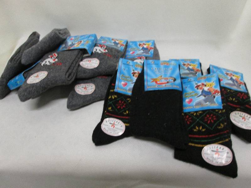 Lot of 12 pairs childrens socks, 2...