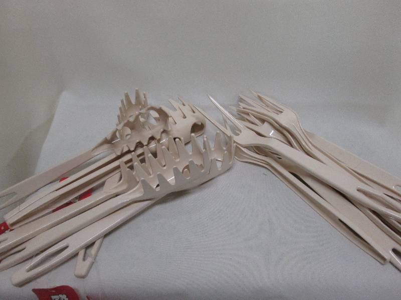 Lot of beige nylon pasta scoops & f...