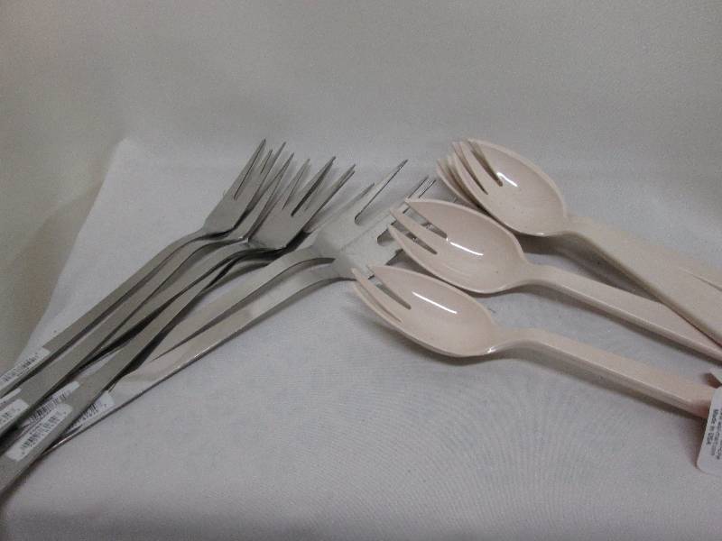 Lot of metal forks & nylon salad fo...