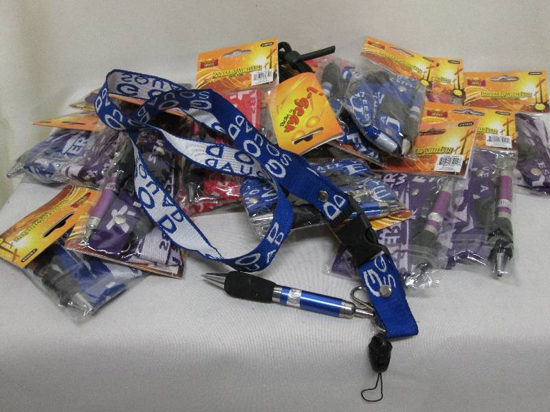 Lot of 19 assorted lanyards with pe...