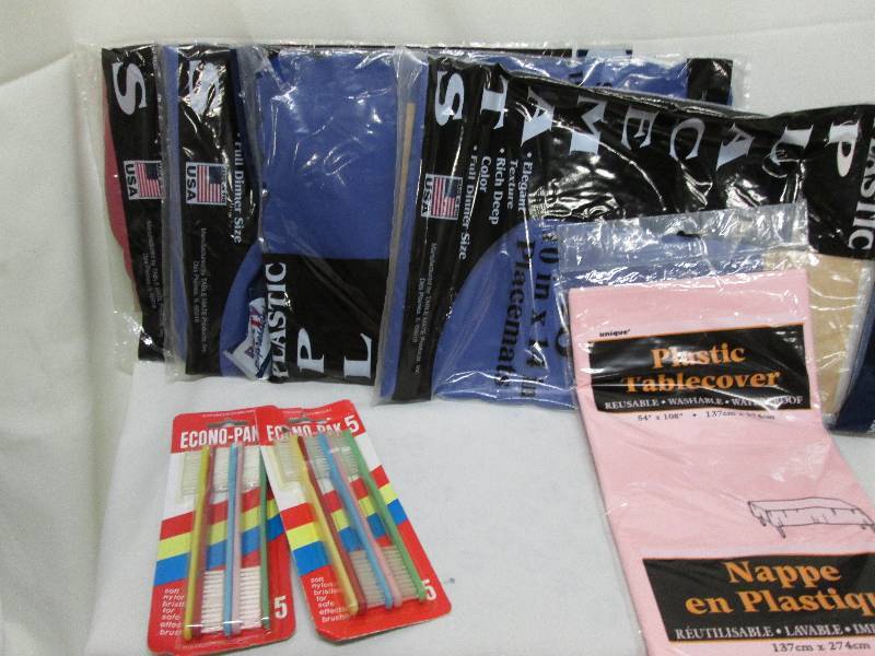 4 pk of 48 plastic placemats, 2 pk ...