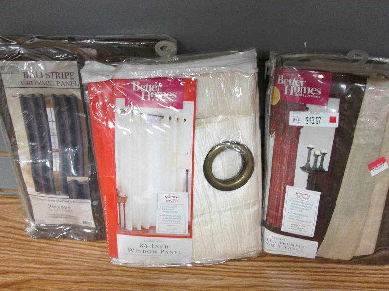 Lot of 3 assorted window treatments...