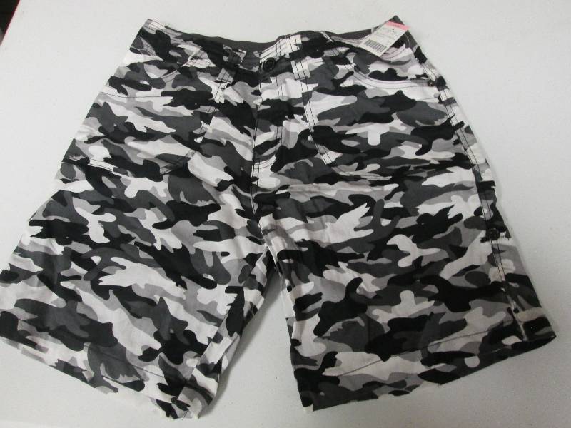 Ladies Medium black camo bermuda sh...
