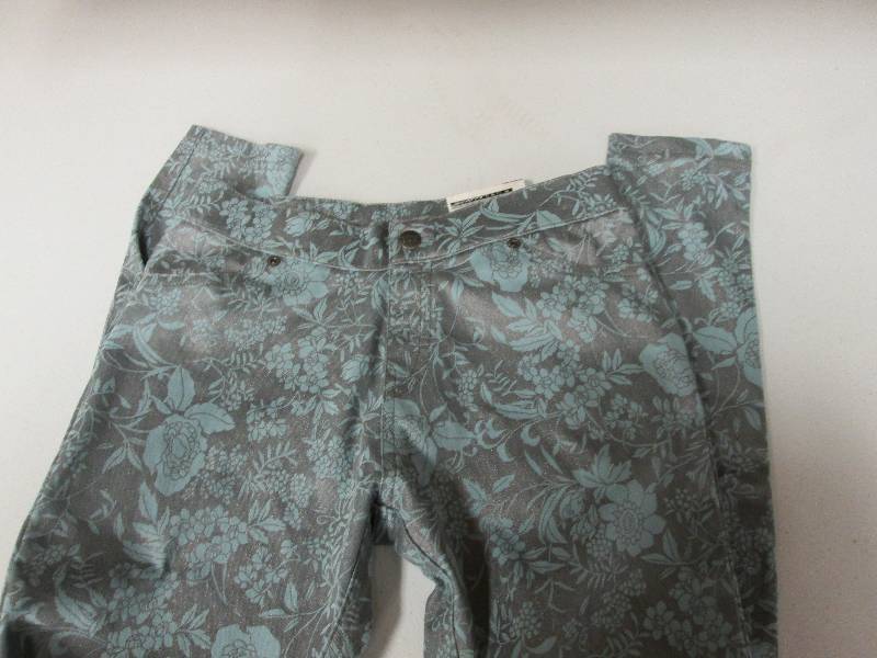 Hue patterned Ladies XS skimmer pan...