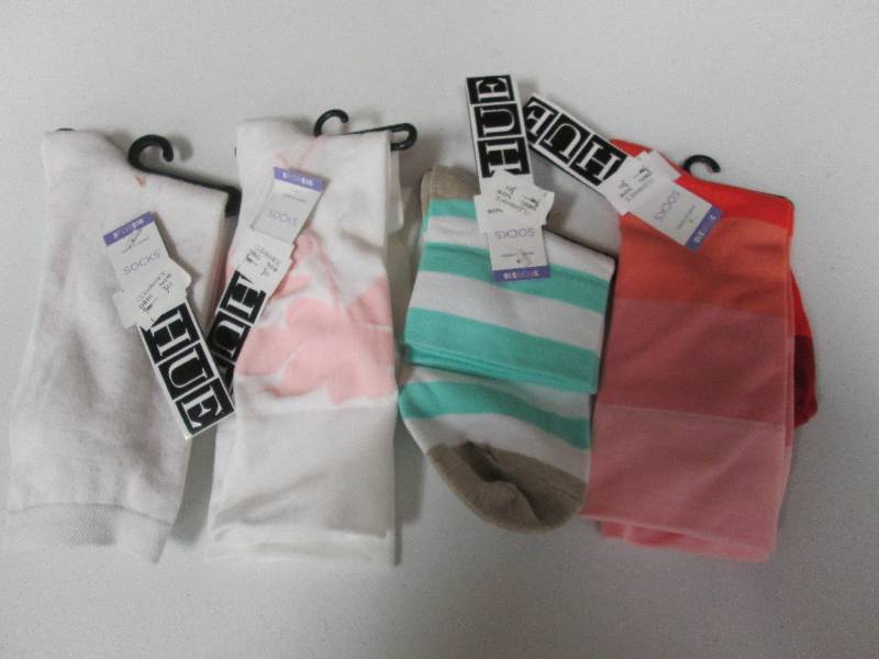 4 pr Hue socks...