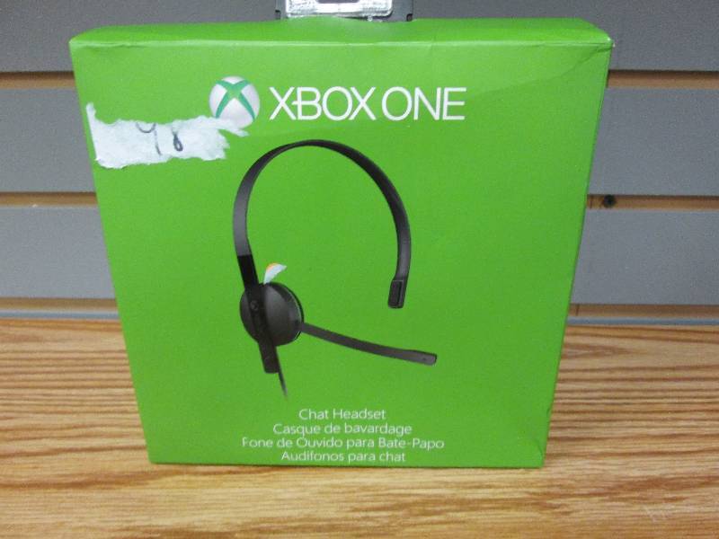 lot 7 image: Xbox Chat Headset Retail $39.99...