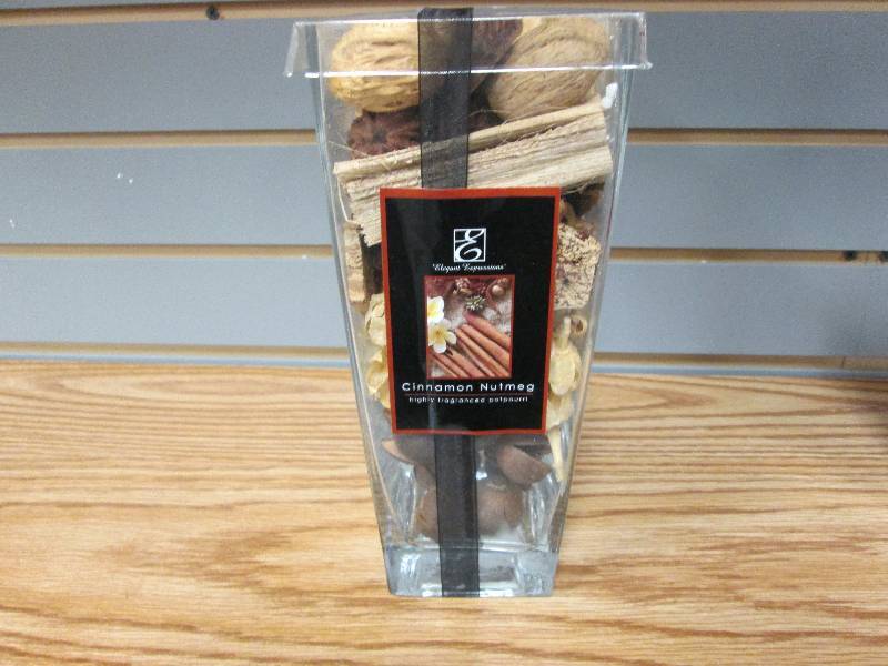 lot 9 image: Cinnamon nutmeg potpourri in glass ...