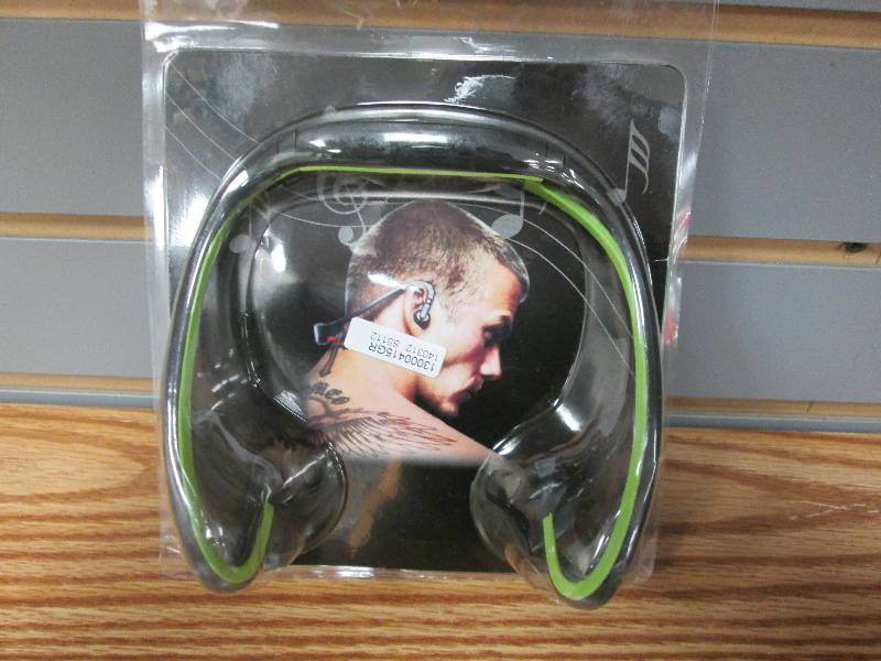 lot 66 image: Overear earbuds...
