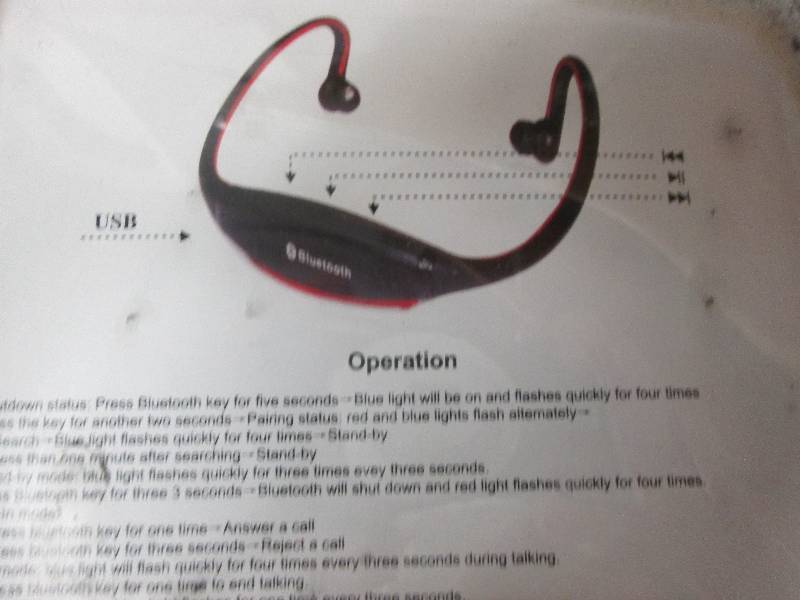 lot 67 image: Overear earbuds...